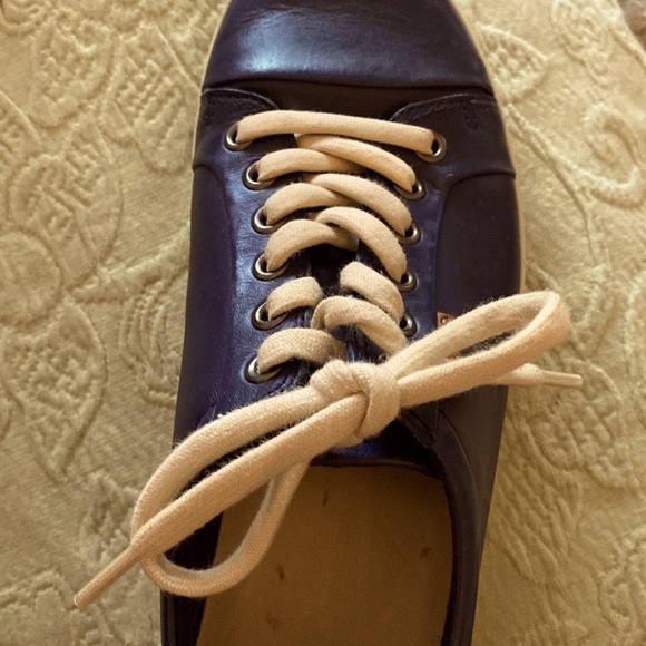 Navy Blue ECCO Leather sneakers. Size39EU/8US. Slight scuff on upper right shoe - Picture 10 of 16